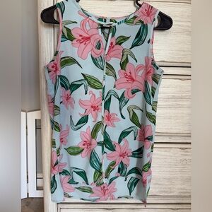 C&E Sleeveless Floral Keyhole Shell Top - Pink Floral on Light Blue xs